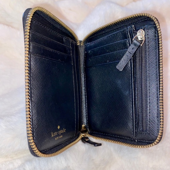 Lighty used kate spade wallet - Picture 2 of 4